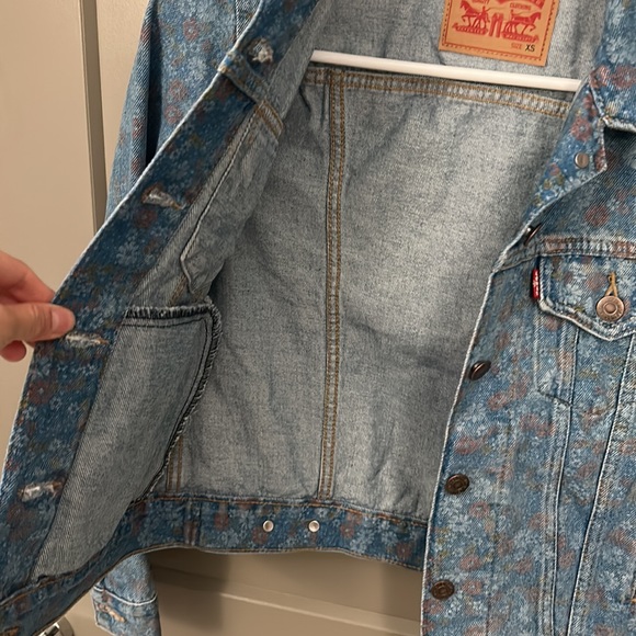 Levi’s Jean jacket - Picture 8 of 13